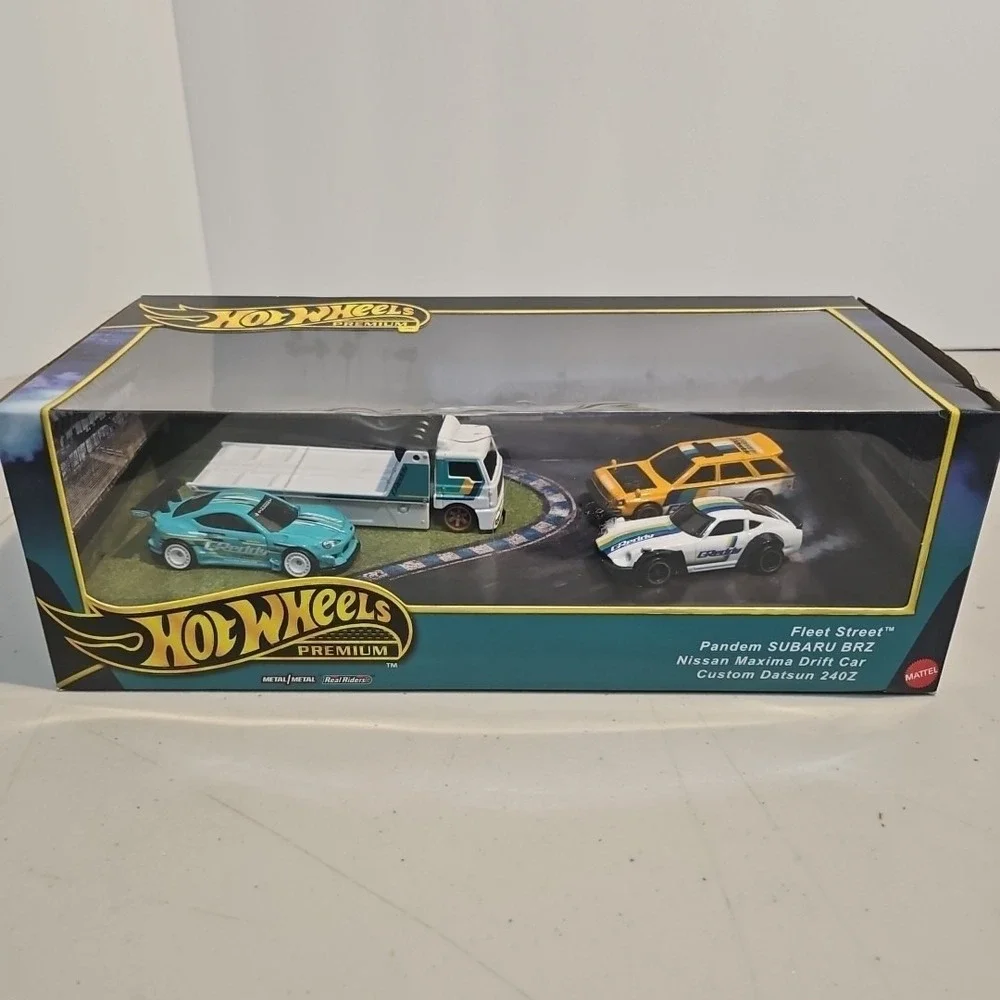 Hot Wheels Premium Diorama Fleet Street SUBARU BRZ Nissan Maxima Datsun